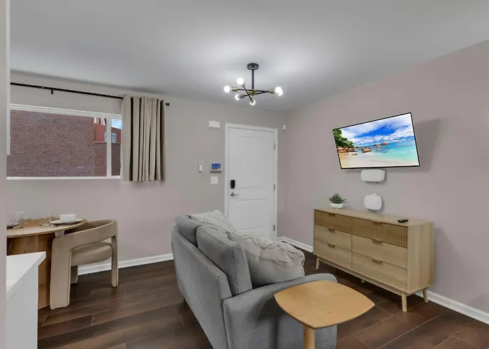 Apartamento Bright Walkable Olde Towne East Parking